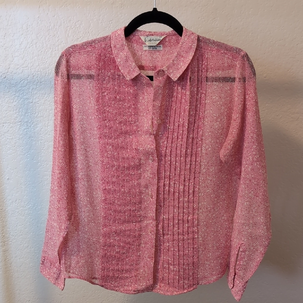 LADY ARCHDALE Women’s button front tuxedo style pink floral shirt